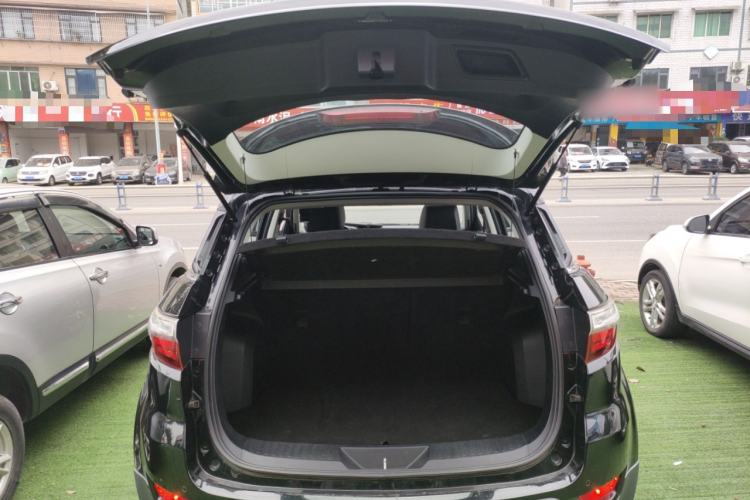Used JMC Yusheng S330 2016 1.5L GTDi Automatic Two-Wheel Drive Fashion Edition Trunk