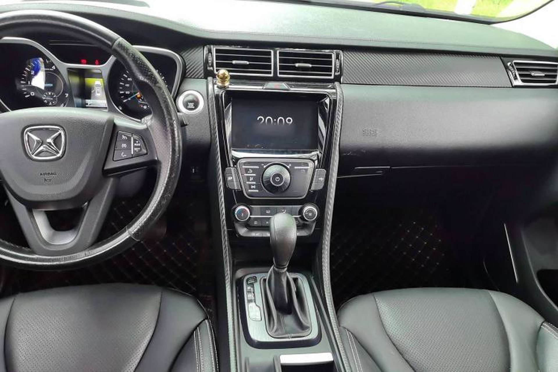 Used JMC Yusheng S330 2016 1.5L GTDi Automatic Two-Wheel Drive Fashion Edition Audio And AC Panel