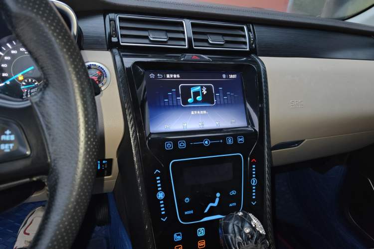Used JMC Yusheng S330 2016 1.5L GTDi Automatic Two-Wheel Drive Flagship Edition Audio And AC Panel
