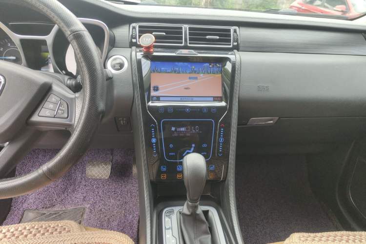 Used JMC Yusheng S330 2016 1.5L GTDi Automatic Two-Wheel Drive Flagship Edition Audio And AC Panel