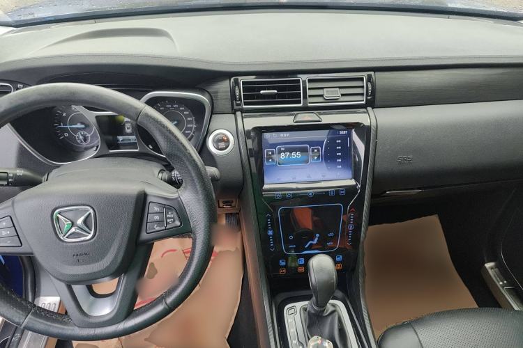 Used JMC Yusheng S330 2016 1.5L GTDi Automatic Two-Wheel Drive Flagship Edition Center Console