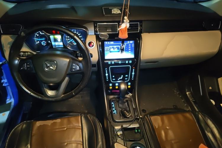 Used JMC Yusheng S330 2016 1.5L GTDi Automatic Two-Wheel Drive Flagship Edition Center Console