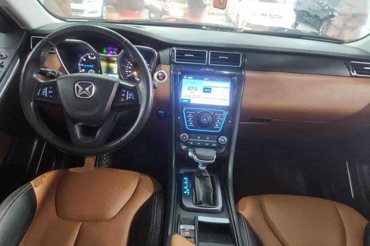 Used JMC Yusheng S330 2016 1.5L GTDi Automatic Two-Wheel Drive Prestige Edition Center Console