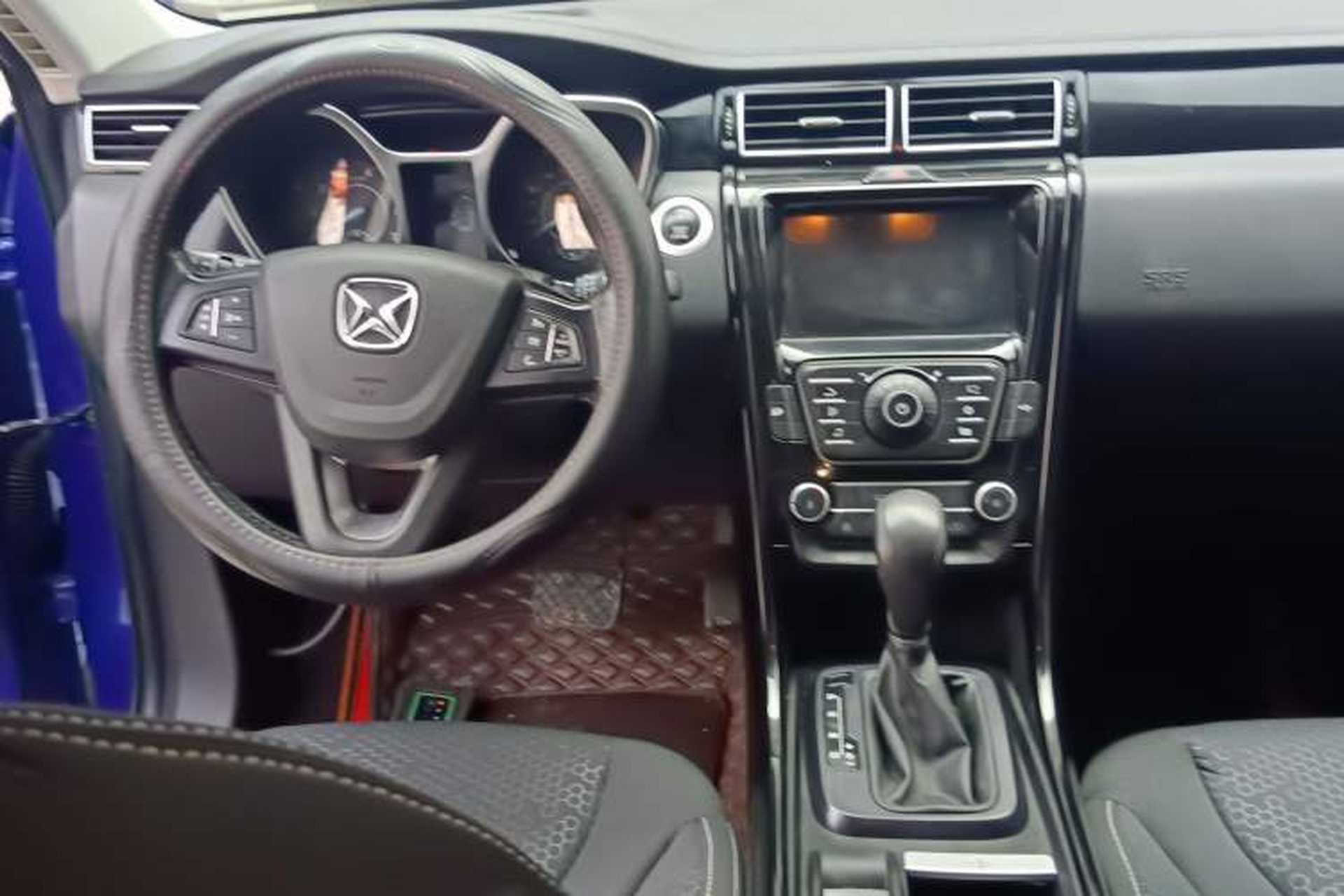 Used JMC Yusheng S330 2016 1.5L GTDi Automatic Two-Wheel Drive Comfort Edition Center Console