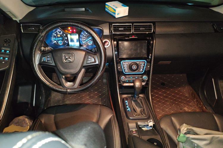 Used JMC Yusheng S330 2016 1.5L GTDi Automatic Two-Wheel Drive Fashion Edition Center Console