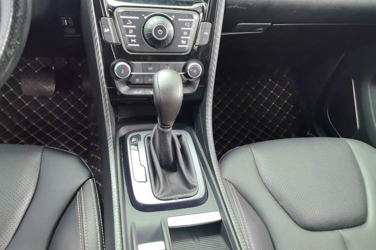 Used JMC Yusheng S330 2016 1.5L GTDi Automatic Two-Wheel Drive Fashion Edition Gear Lever