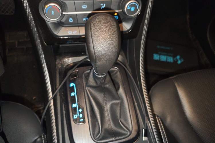 Used JMC Yusheng S330 2016 1.5L GTDi Automatic Two-Wheel Drive Fashion Edition Gear Lever