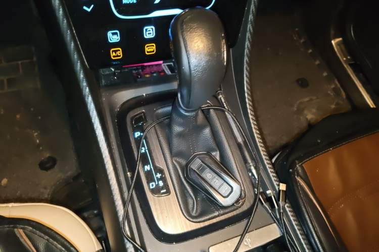 Used JMC Yusheng S330 2016 1.5L GTDi Automatic Two-Wheel Drive Flagship Edition Gear Lever
