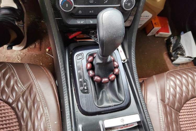 Used JMC Yusheng S330 2016 1.5L GTDi Automatic Two-Wheel Drive Prestige Edition Gear Lever