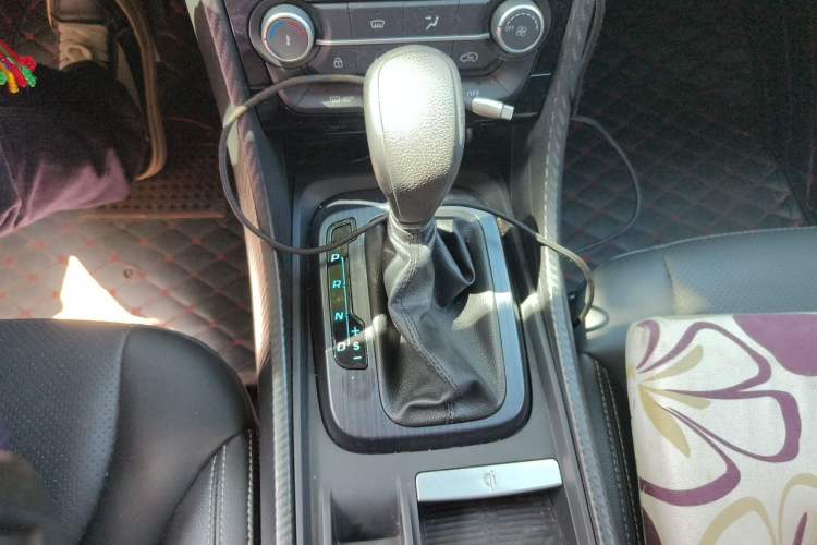 Used JMC Yusheng S330 2016 1.5L GTDi Automatic Two-Wheel Drive Prestige Edition Gear Lever