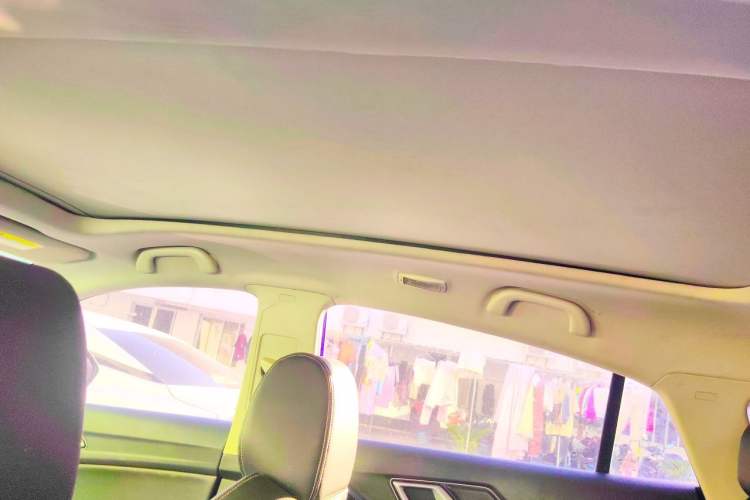 Used JMC Yusheng S330 2016 1.5L GTDi Automatic Two-Wheel Drive Prestige Edition Headliner