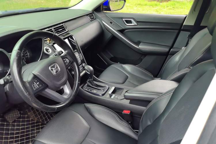 Used JMC Yusheng S330 2016 1.5L GTDi Automatic Two-Wheel Drive Fashion Edition Interior 1