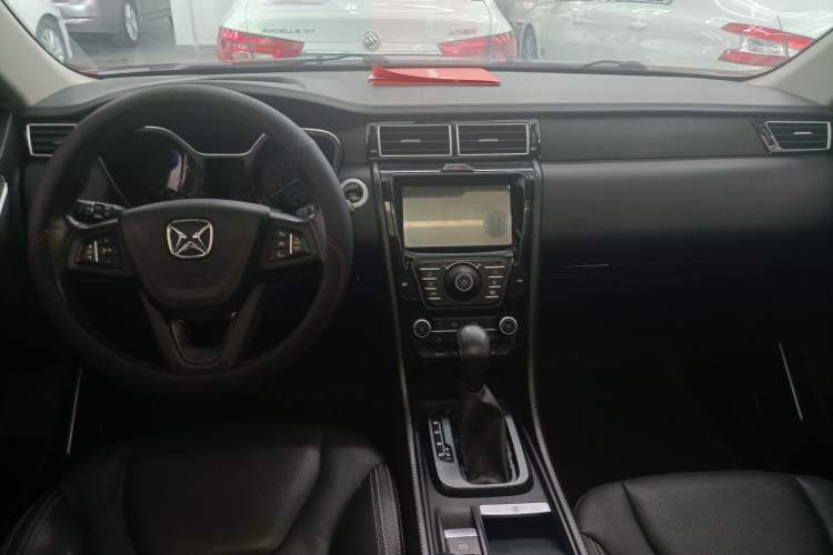 Used JMC Yusheng S330 2016 1.5L GTDi Automatic Two-Wheel Drive Prestige Edition Interior 1