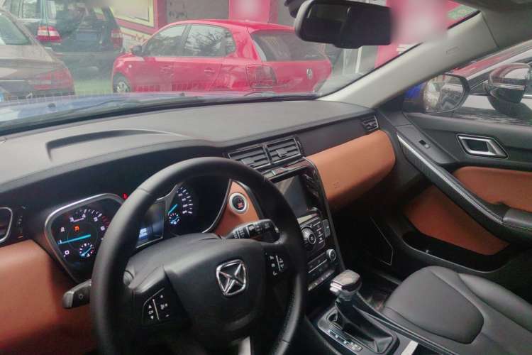 Used JMC Yusheng S330 2016 1.5L GTDi Automatic Two-Wheel Drive Prestige Edition Interior 2