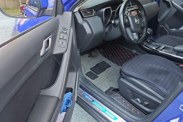 Used JMC Yusheng S330 2016 1.5L GTDi Automatic Two-Wheel Drive Prestige Edition Interior 3
