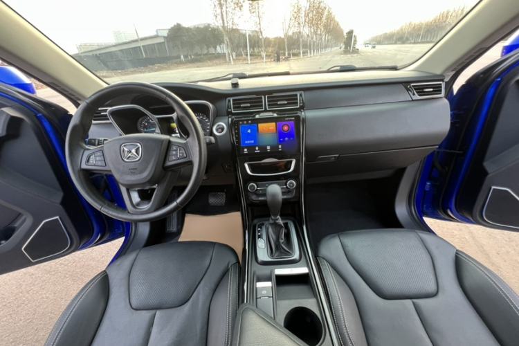 Used JMC Yusheng S330 2016 1.5L GTDi Automatic Two-Wheel Drive Prestige Edition Interior 4