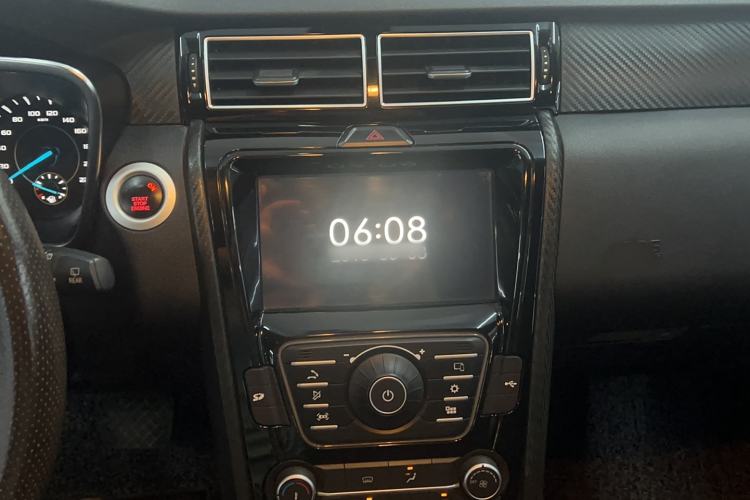 Used JMC Yusheng S330 2016 1.5L GTDi Automatic Two-Wheel Drive Prestige Edition Interior 4