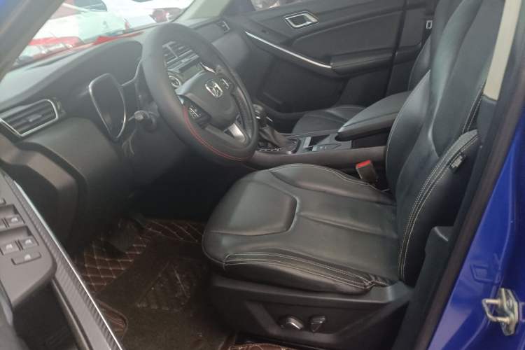 Used JMC Yusheng S330 2016 1.5L GTDi Automatic Two-Wheel Drive Prestige Edition Interior 4