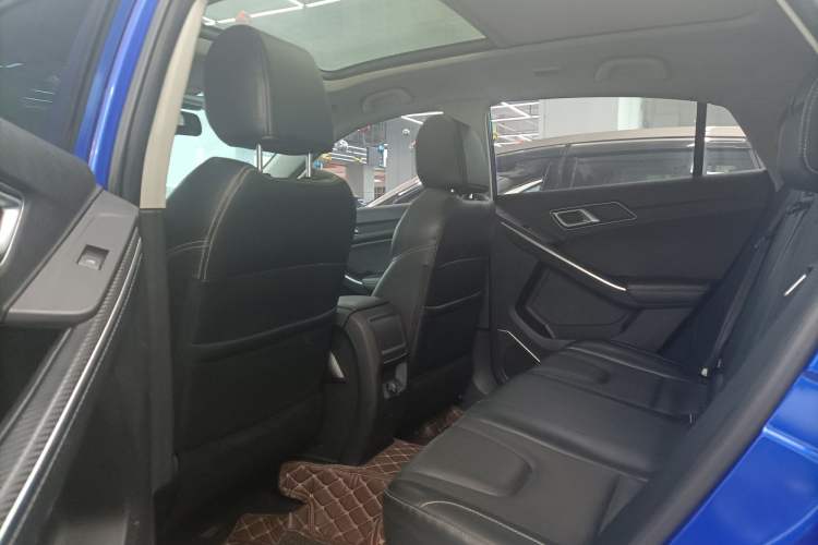 Used JMC Yusheng S330 2016 1.5L GTDi Automatic Two-Wheel Drive Prestige Edition Interior 5
