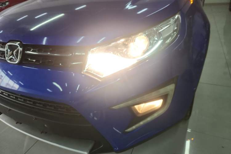 Used JMC Yusheng S330 2016 1.5L GTDi Automatic Two-Wheel Drive Prestige Edition Left Front Headlight