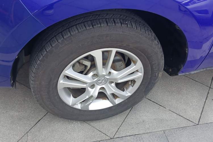 Used JMC Yusheng S330 2016 1.5L GTDi Automatic Two-Wheel Drive Comfort Edition Left Front Wheel Hub
