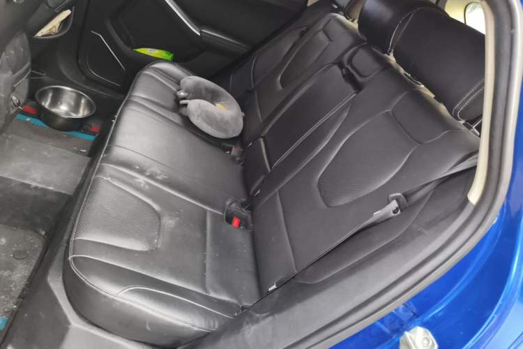 Used JMC Yusheng S330 2016 1.5L GTDi Automatic Two-Wheel Drive Prestige Edition Left Rear Seat