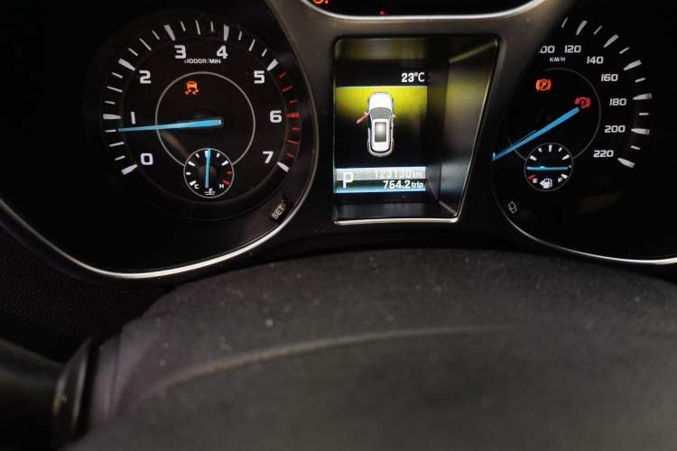 Used JMC Yusheng S330 2016 1.5L GTDi Automatic Two-Wheel Drive Fashion Edition Odometer Close Up