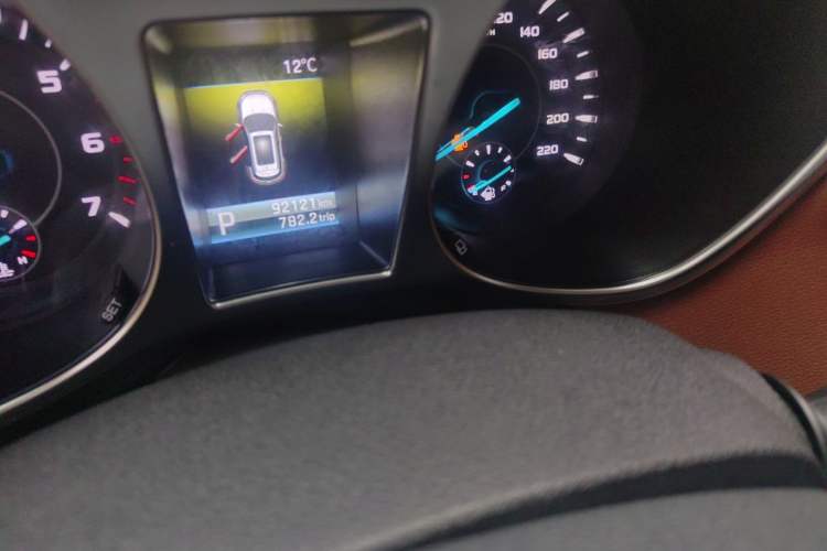Used JMC Yusheng S330 2016 1.5L GTDi Automatic Two-Wheel Drive Prestige Edition Odometer Close Up