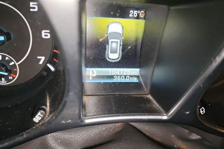 Used JMC Yusheng S330 2016 1.5L GTDi Automatic Two-Wheel Drive Flagship Edition Odometer Close Up