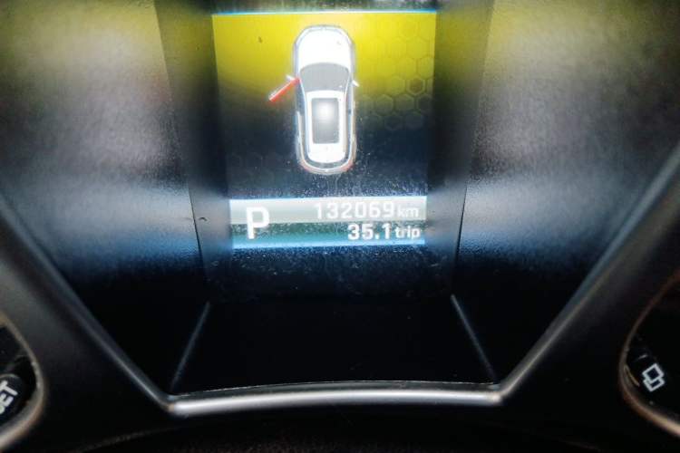 Used JMC Yusheng S330 2016 1.5L GTDi Automatic Two-Wheel Drive Prestige Edition Odometer Close Up
