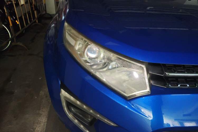 Used JMC Yusheng S330 2016 1.5L GTDi Automatic Two-Wheel Drive Fashion Edition Right Front Headlight