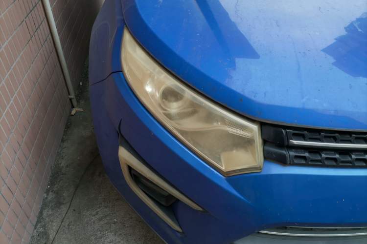 Used JMC Yusheng S330 2016 1.5L GTDi Automatic Two-Wheel Drive Flagship Edition Right Front Headlight