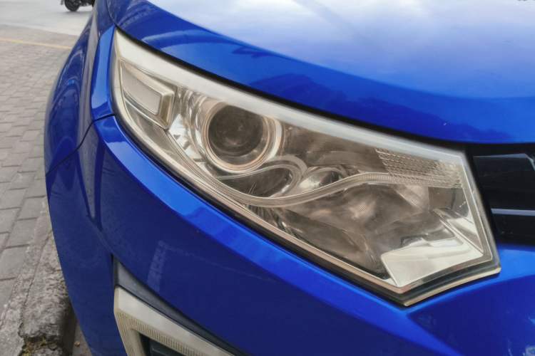 Used JMC Yusheng S330 2016 1.5L GTDi Automatic Two-Wheel Drive Prestige Edition Right Front Headlight