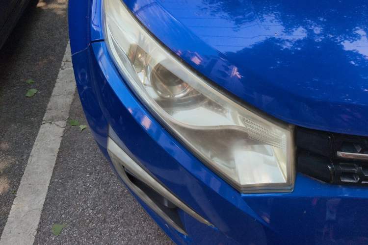 Used JMC Yusheng S330 2016 1.5L GTDi Automatic Two-Wheel Drive Prestige Edition Right Front Headlight