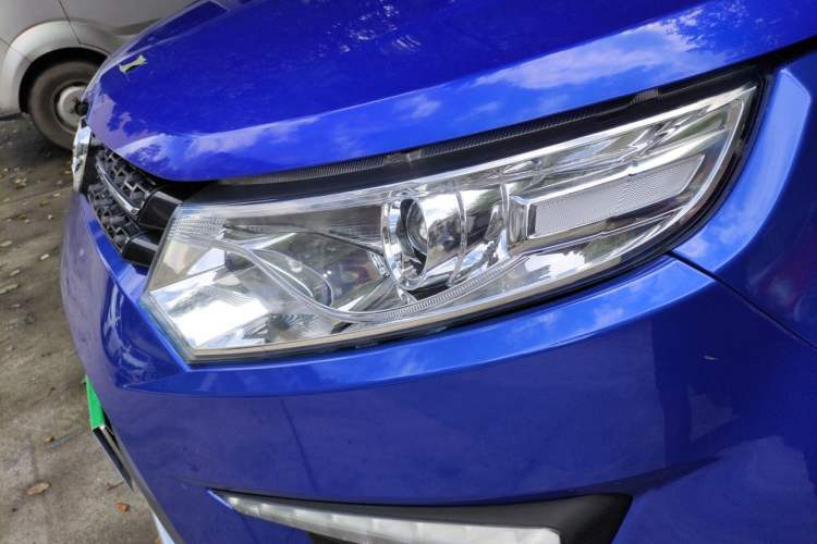 Used JMC Yusheng S330 2016 1.5L GTDi Automatic Two-Wheel Drive Flagship Edition Right Front Headlight