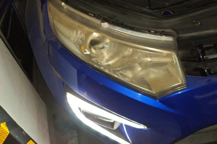 Used JMC Yusheng S330 2016 1.5L GTDi Automatic Two-Wheel Drive Fashion Edition Right Front Headlight