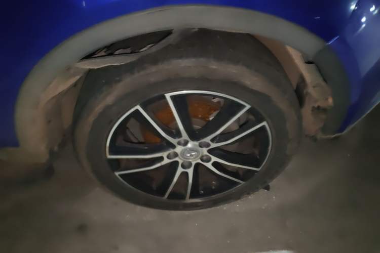 Used JMC Yusheng S330 2016 1.5L GTDi Automatic Two-Wheel Drive Flagship Edition Right Front Wheel Hub
