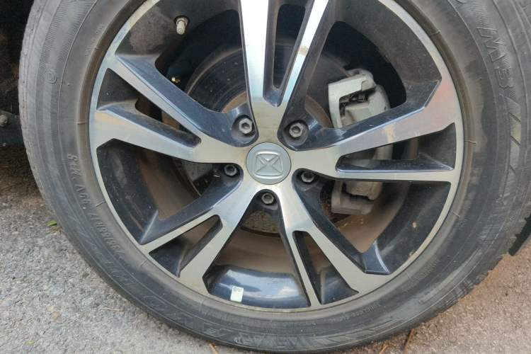 Used JMC Yusheng S330 2016 1.5L GTDi Automatic Two-Wheel Drive Prestige Edition Right Front Wheel Hub