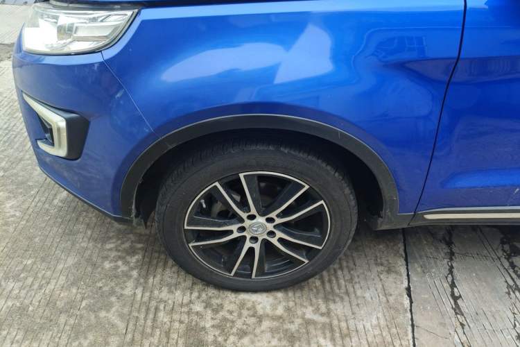 Used JMC Yusheng S330 2016 1.5L GTDi Automatic Two-Wheel Drive Flagship Edition Right Front Wheel Hub