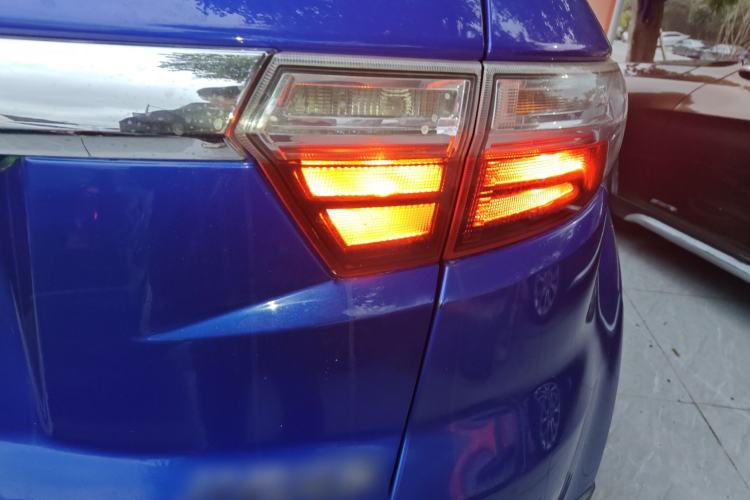 Used JMC Yusheng S330 2016 1.5L GTDi Automatic Two-Wheel Drive Flagship Edition Right Rear Taillight