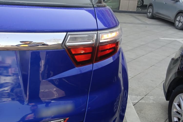 Used JMC Yusheng S330 2016 1.5L GTDi Automatic Two-Wheel Drive Comfort Edition Right Rear Taillight