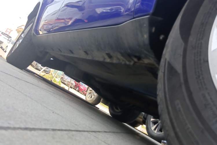 Used JMC Yusheng S330 2016 1.5L GTDi Automatic Two-Wheel Drive Comfort Edition Right Side Sill
