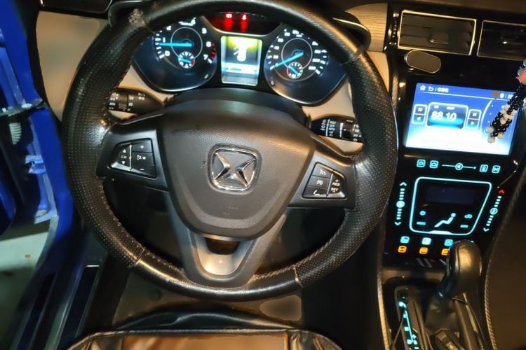Used JMC Yusheng S330 2016 1.5L GTDi Automatic Two-Wheel Drive Flagship Edition Steering Wheel