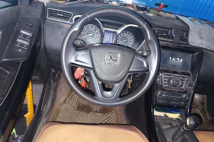 Used JMC Yusheng S330 2016 1.5L GTDi Manual Two-Wheel Drive Value Edition Steering Wheel