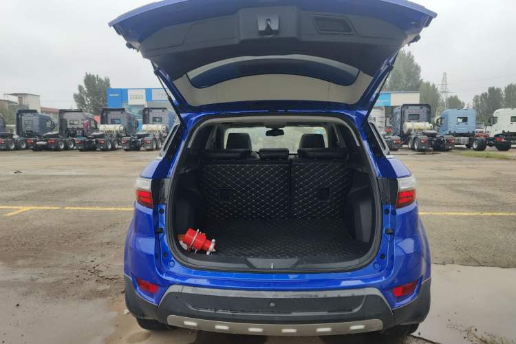 Used JMC Yusheng S330 2016 1.5L GTDi Automatic Two-Wheel Drive Flagship Edition Trunk