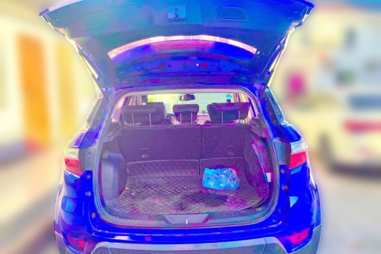 Used JMC Yusheng S330 2016 1.5L GTDi Automatic Two-Wheel Drive Prestige Edition Trunk