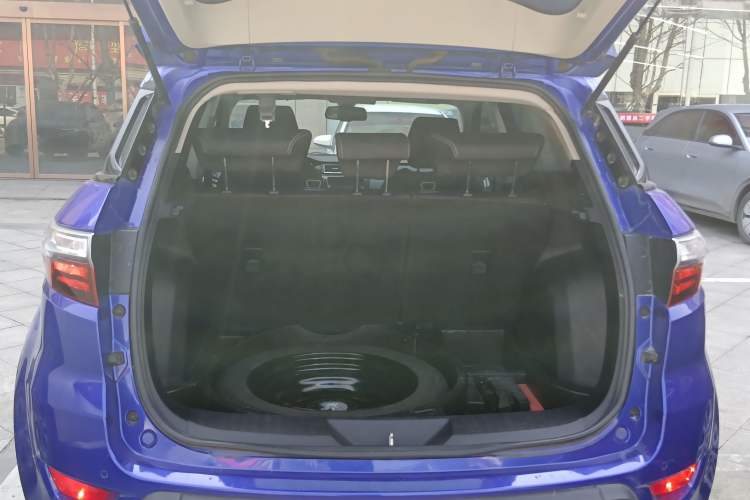 Used JMC Yusheng S330 2016 1.5L GTDi Automatic Two-Wheel Drive Comfort Edition Trunk