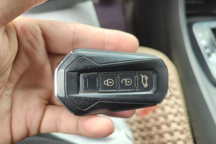 Used JMC Yusheng S330 2016 1.5L GTDi Automatic Two-Wheel Drive Flagship Edition Vehicle Key