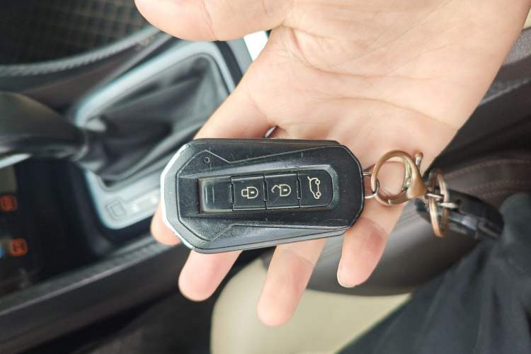 Used JMC Yusheng S330 2016 1.5L GTDi Automatic Two-Wheel Drive Flagship Edition Vehicle Key