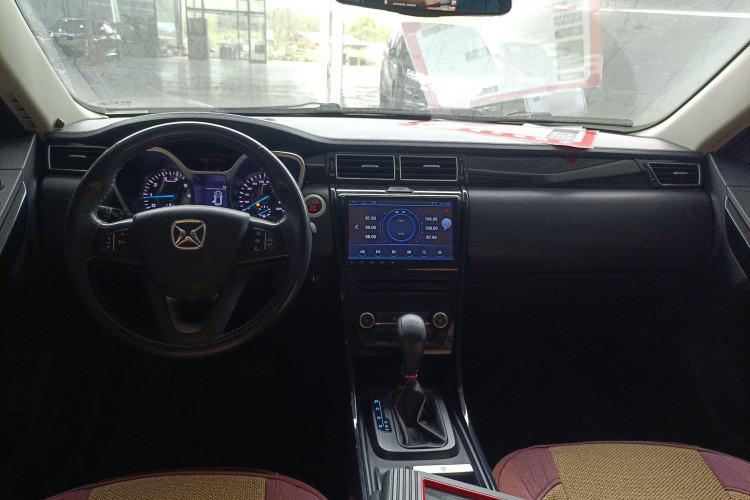 Used JMC Yusheng S330 2016 1.5L GTDi Automatic Two-Wheel Drive Comfort Edition Center Console